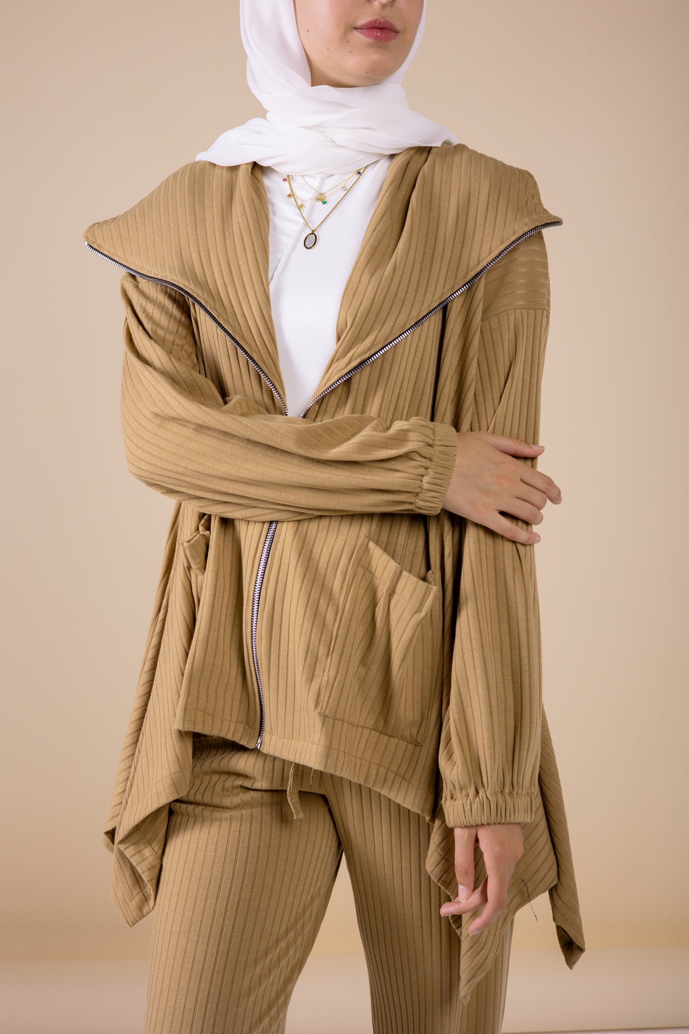The asymmetrical set in camel