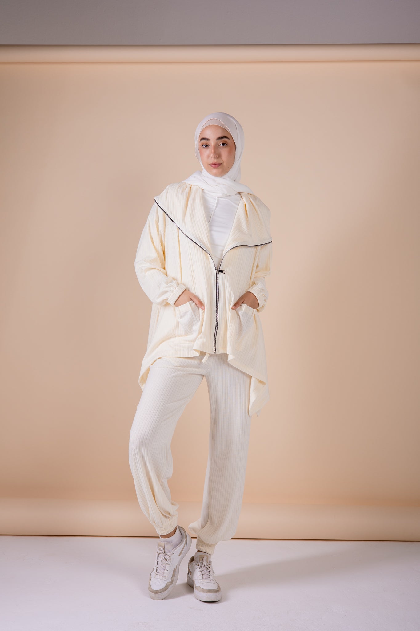 The asymmetrical set in offwhite