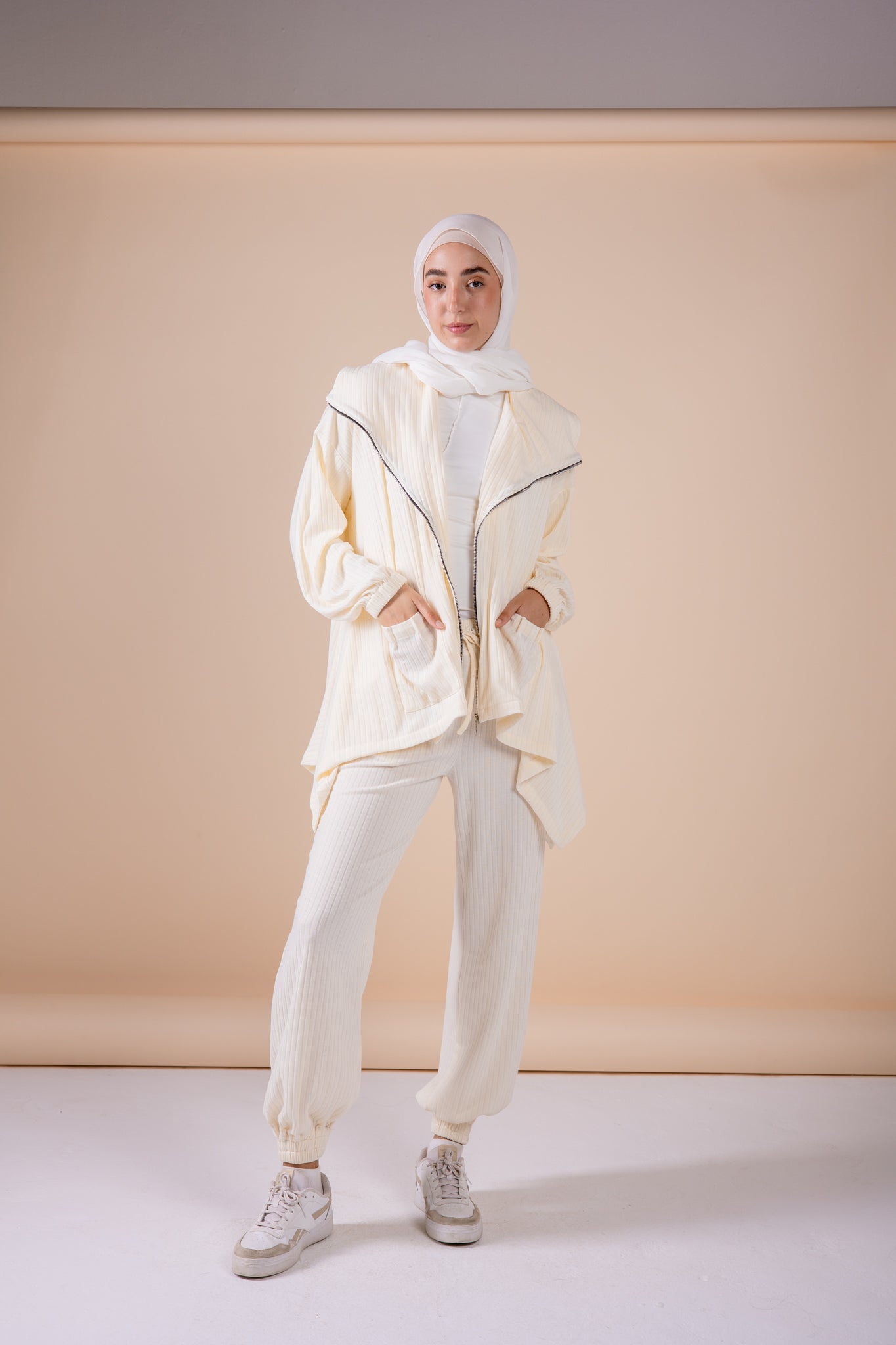 The asymmetrical set in offwhite