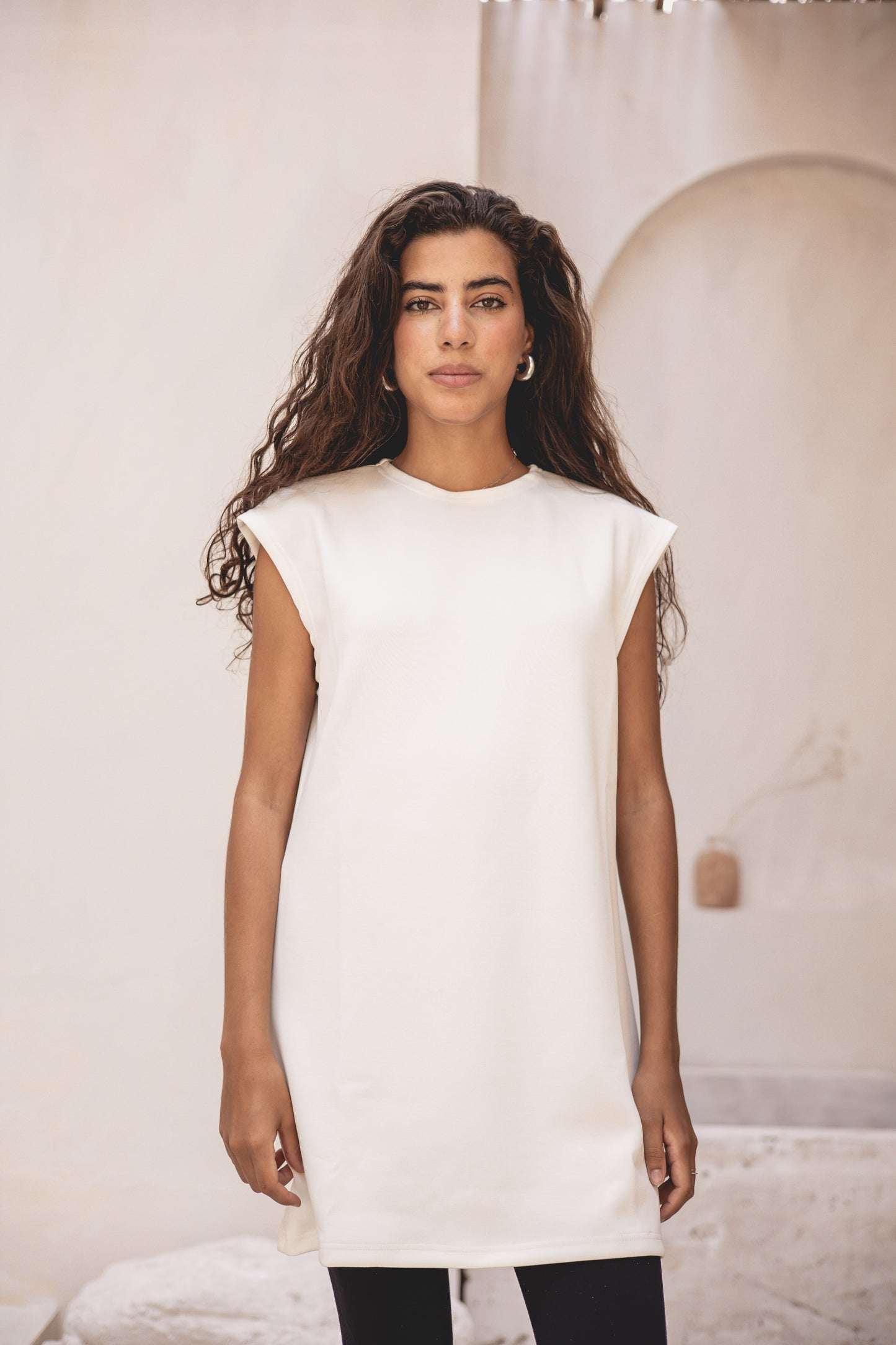 Edge cut top in white