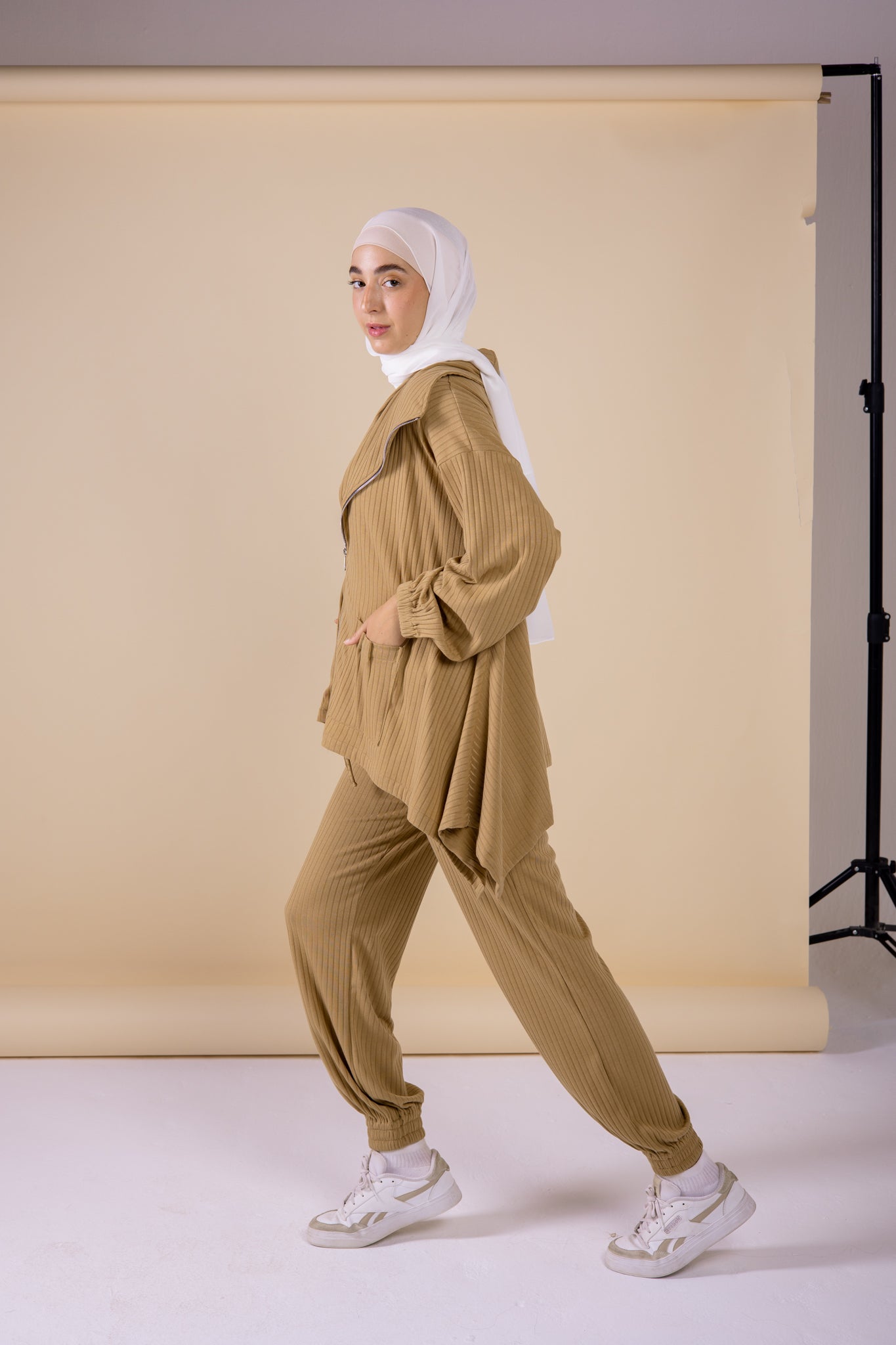 The asymmetrical set in camel