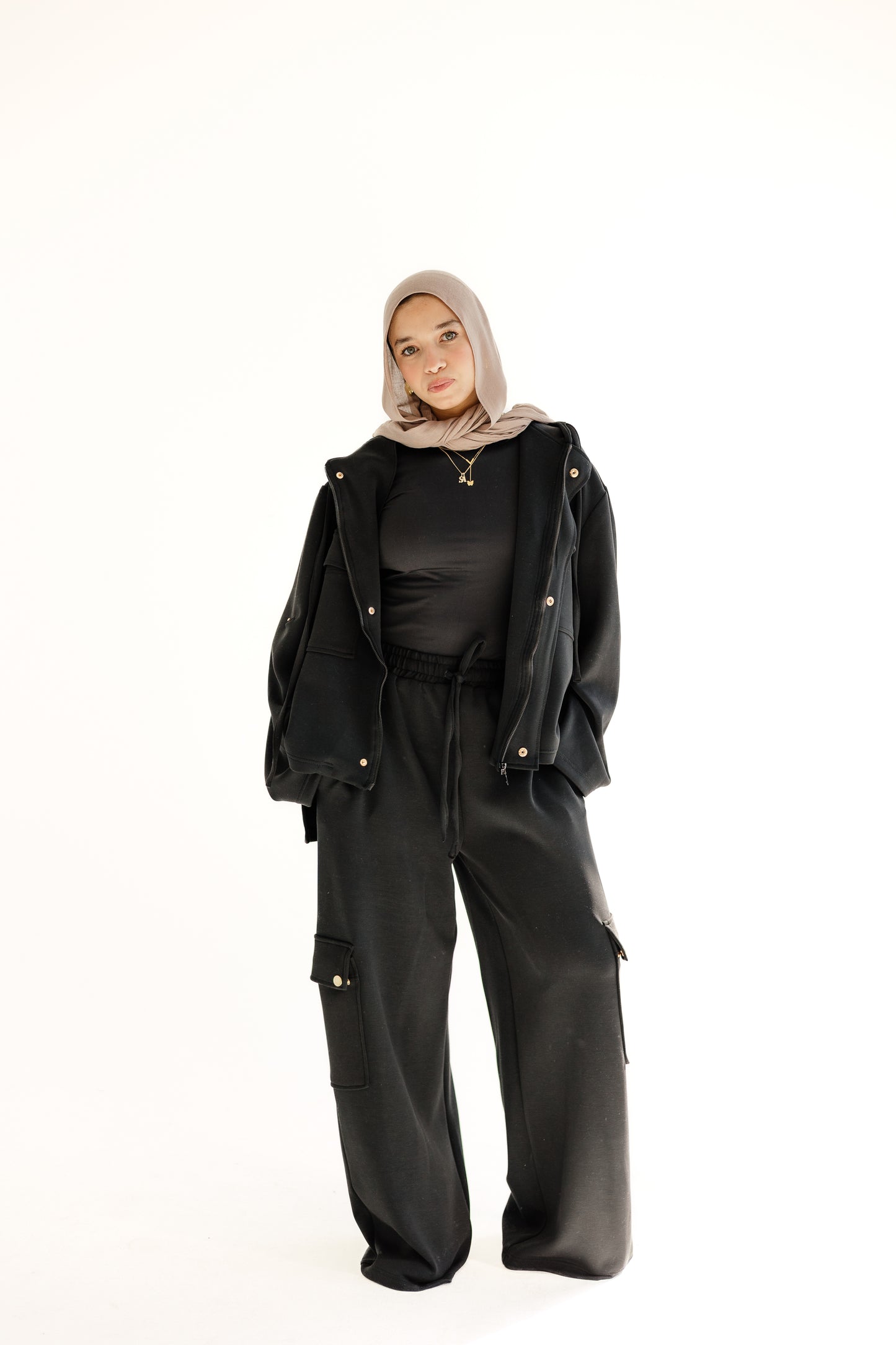Goldline Utility set in black