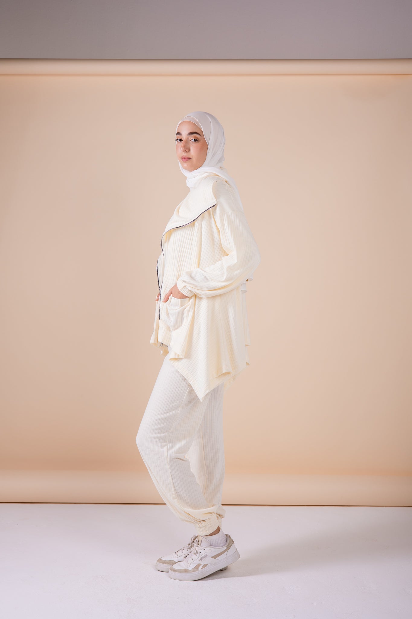 The asymmetrical set in offwhite