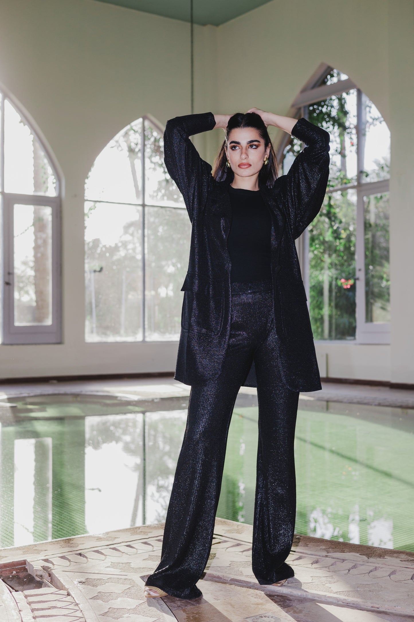 Shimmer blazer set in black