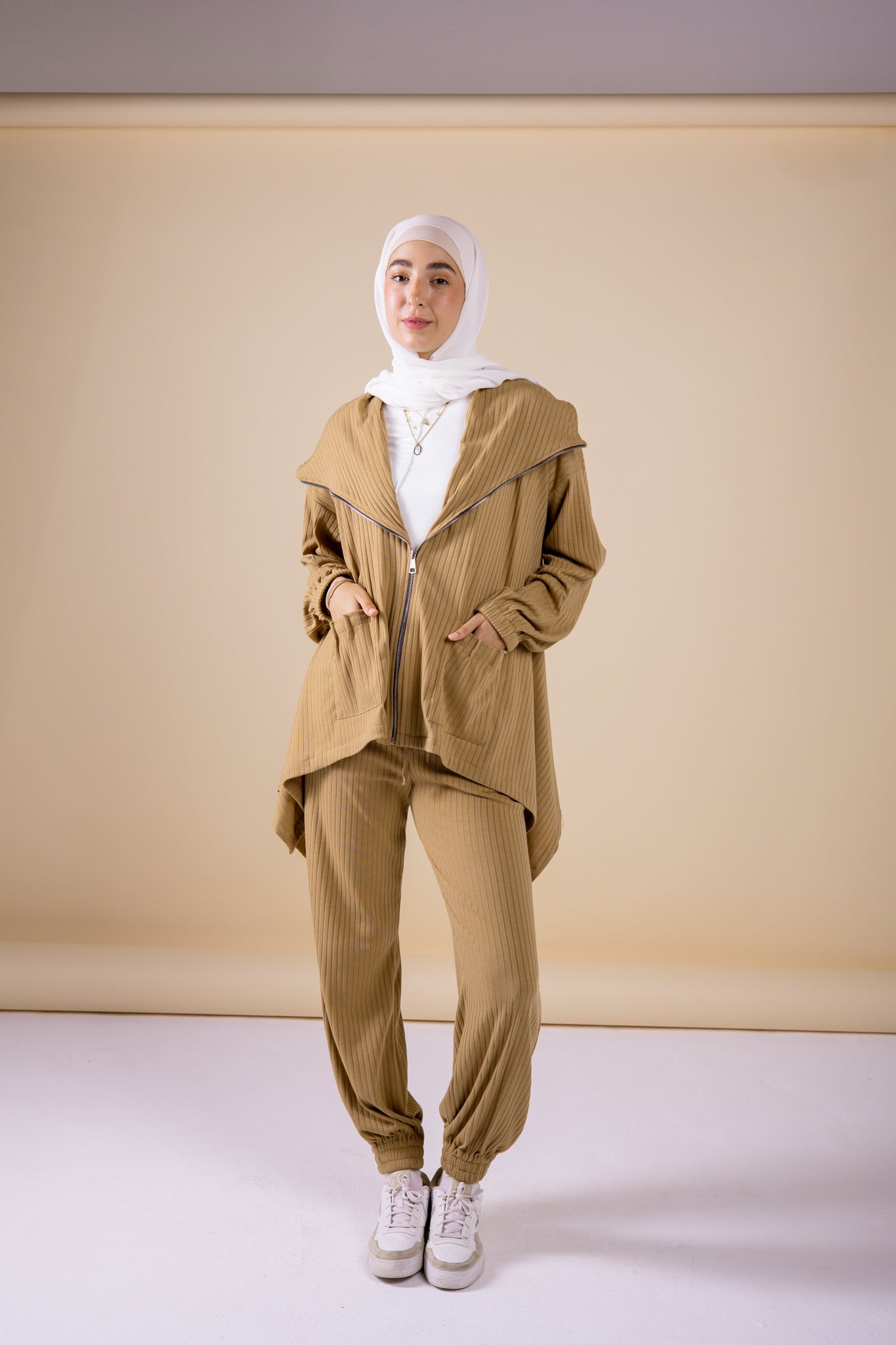 The asymmetrical set in camel