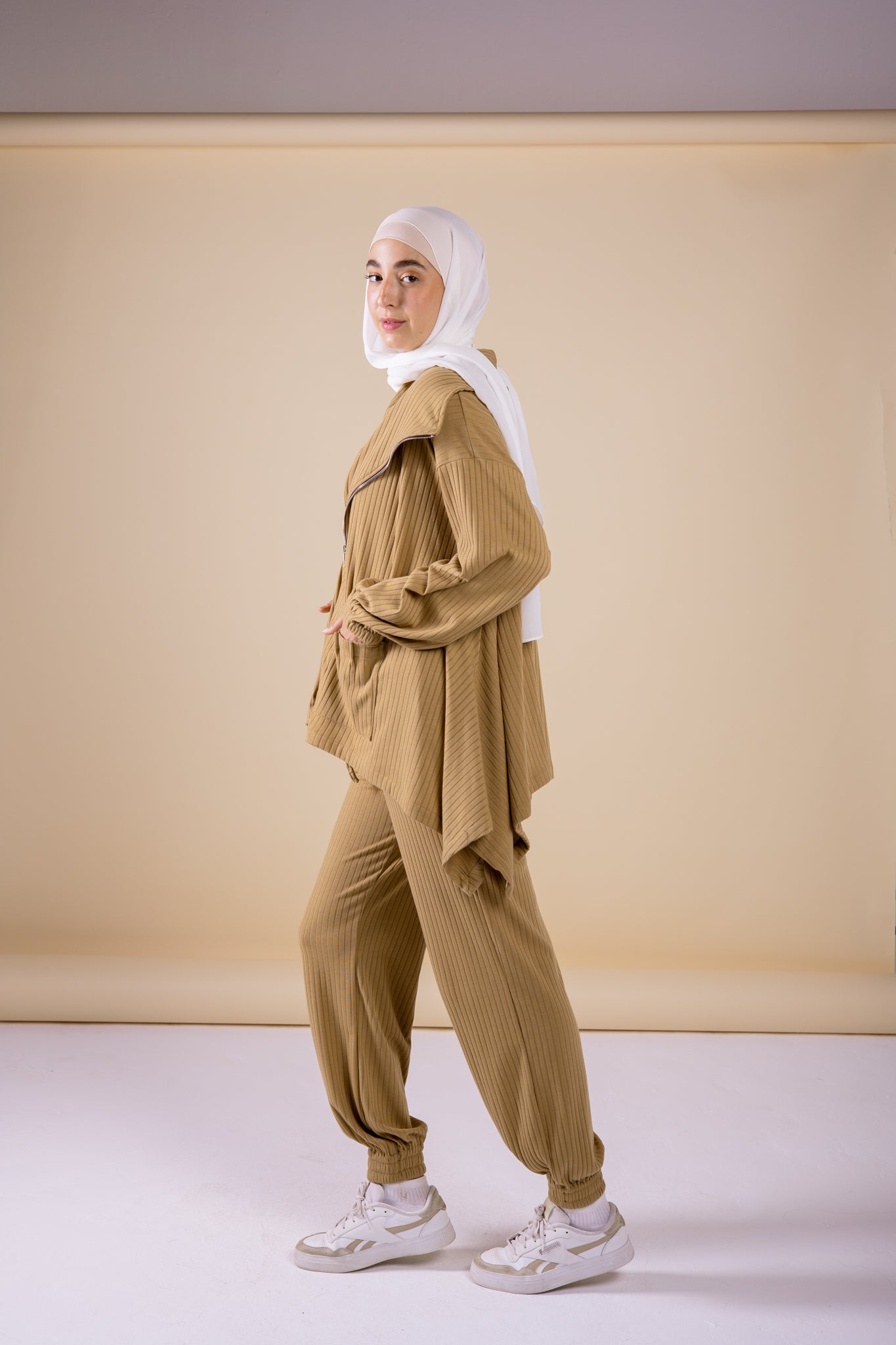 The asymmetrical set in camel