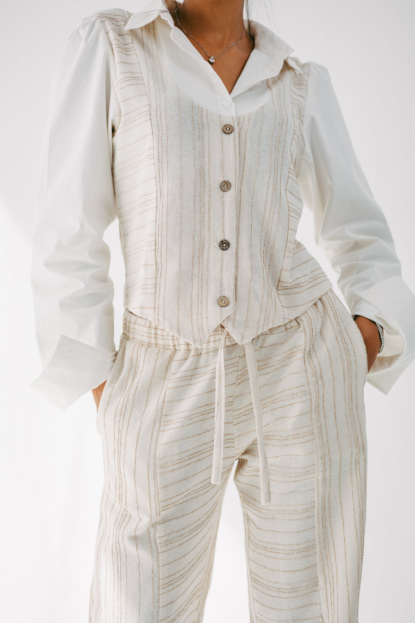 The vest set in brown