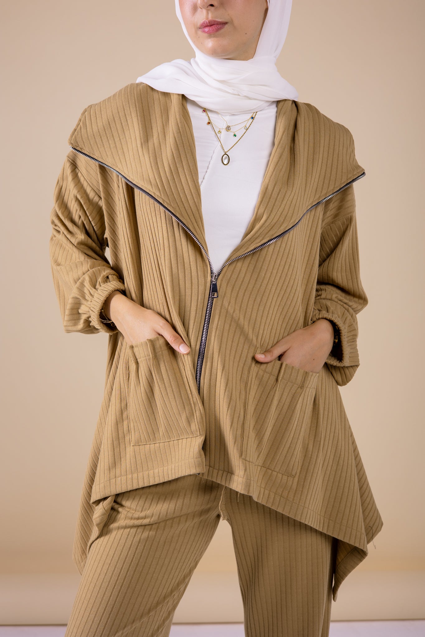 The asymmetrical set in camel