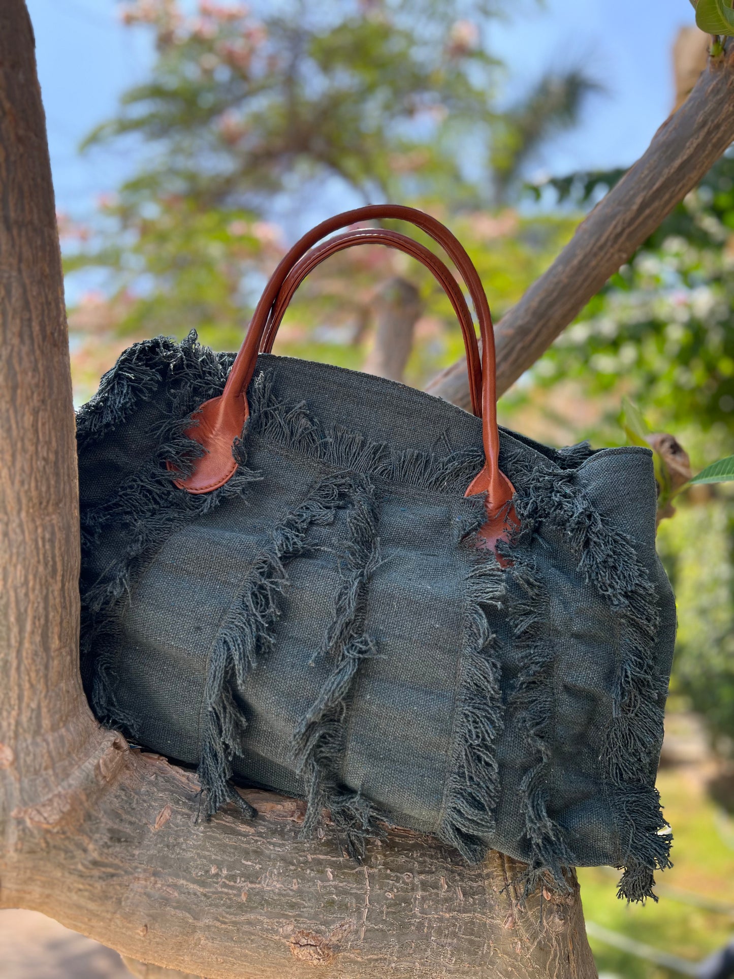 Maison Fringes bag in Olive