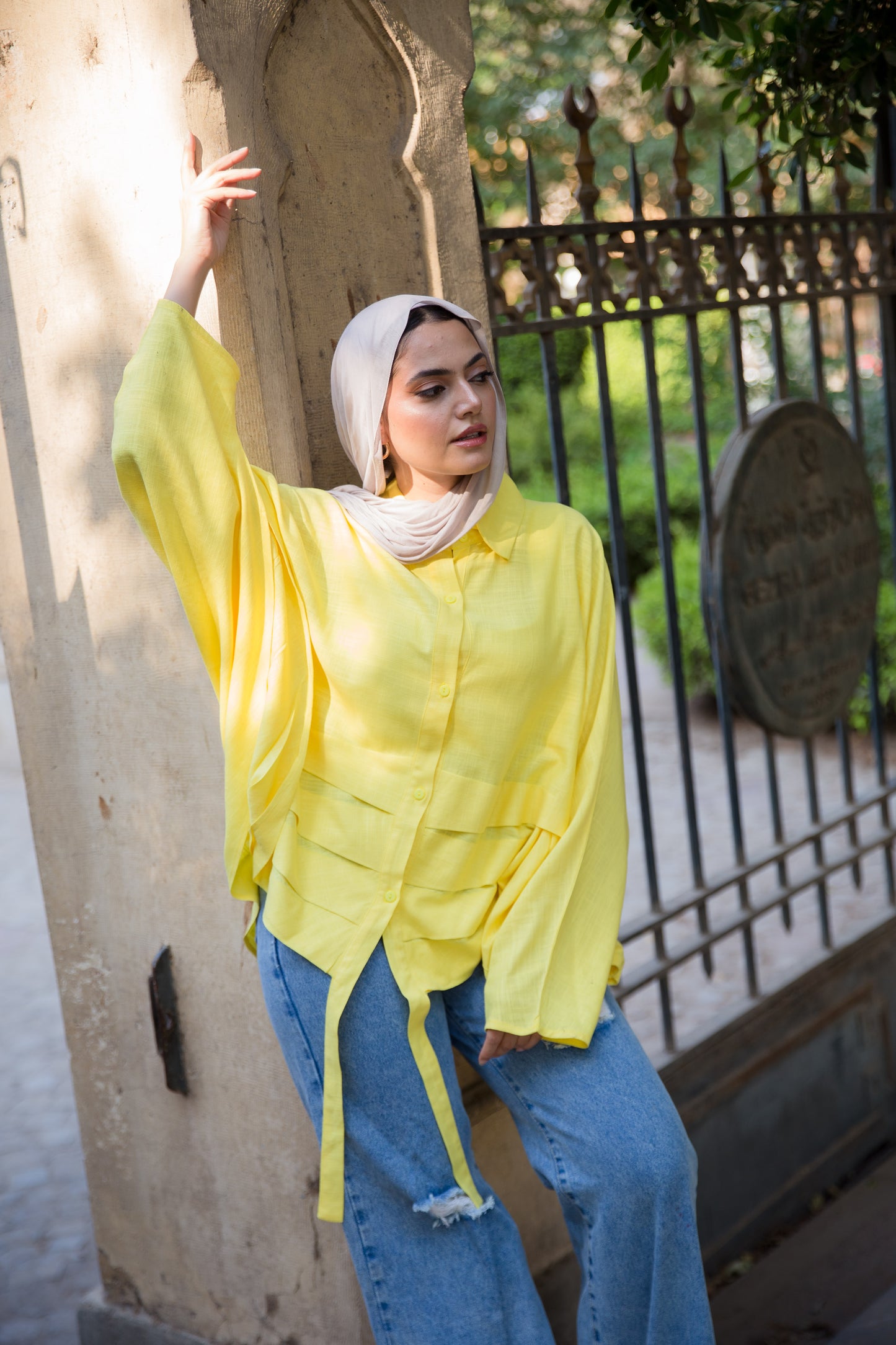 The ruffle linen chemise in yellow