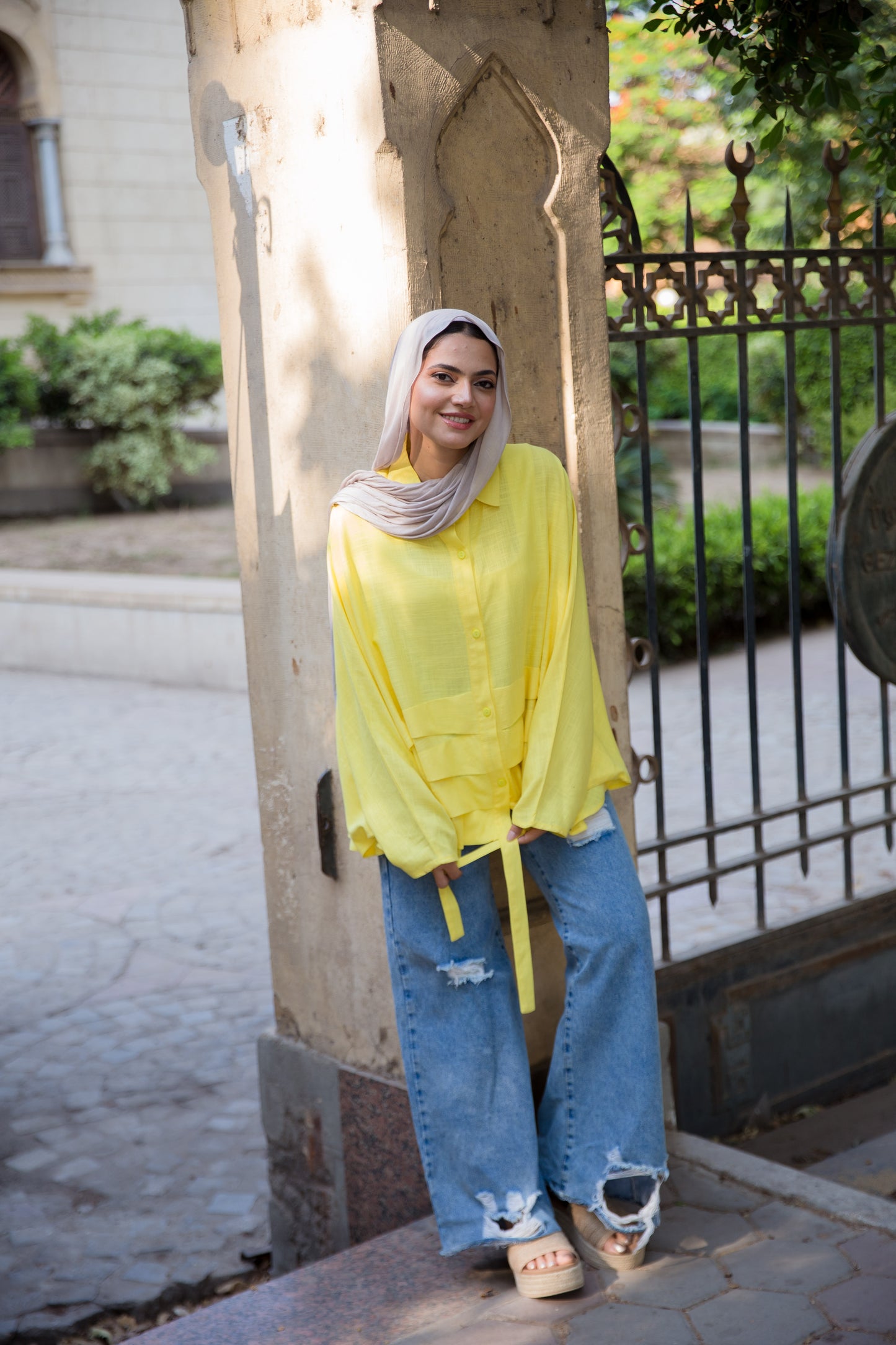 The ruffle linen chemise in yellow