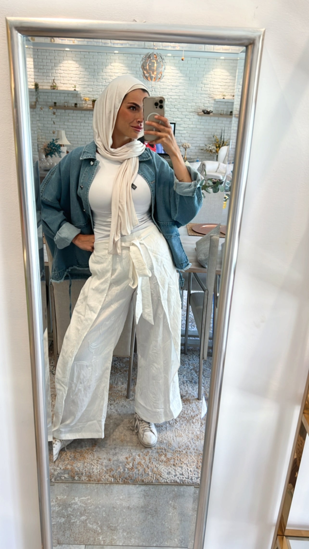 Wrap me embroider pants in white