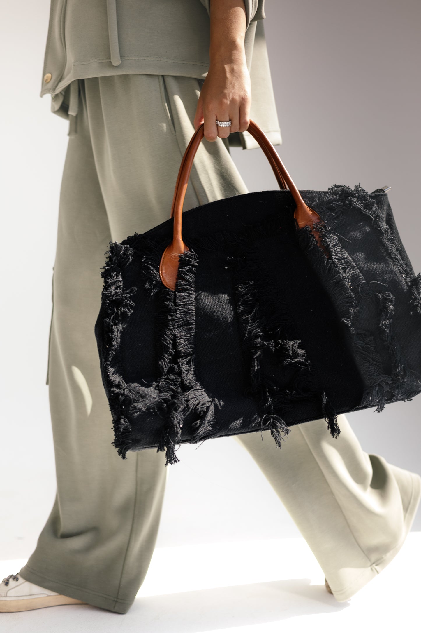 Maison Fringes bag in Olive