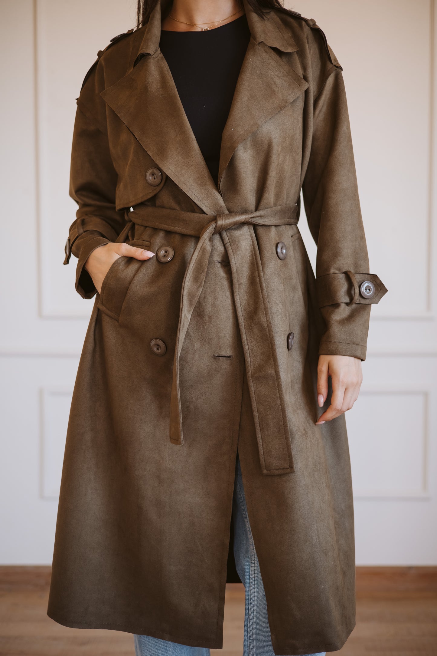 Suede manteau in dark olive