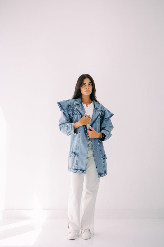 The ruffle denim in blue