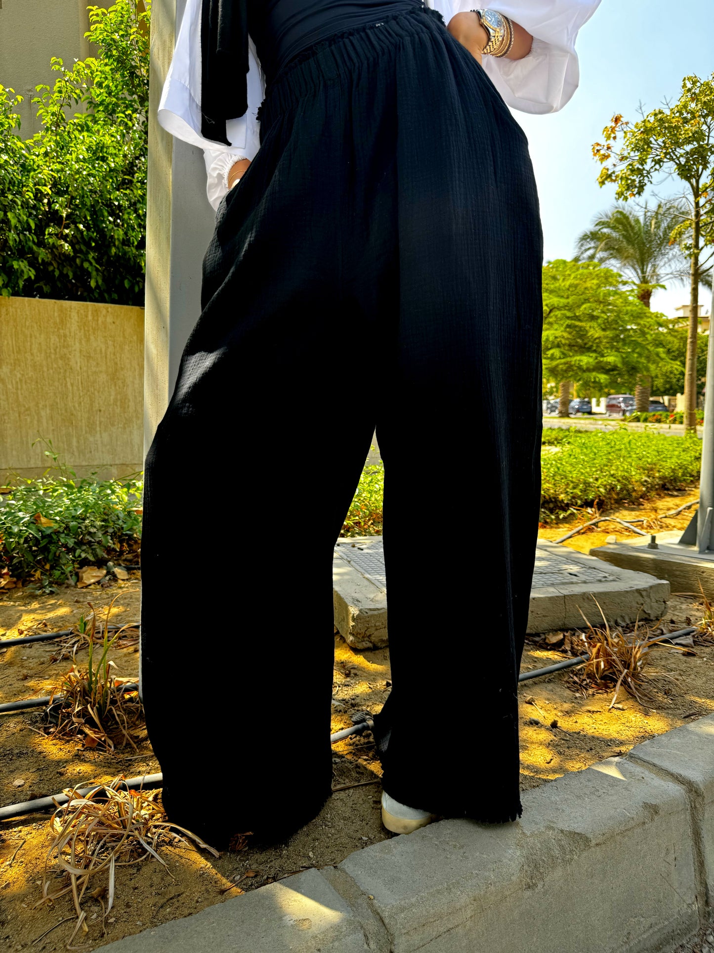 Wide leg pants in black