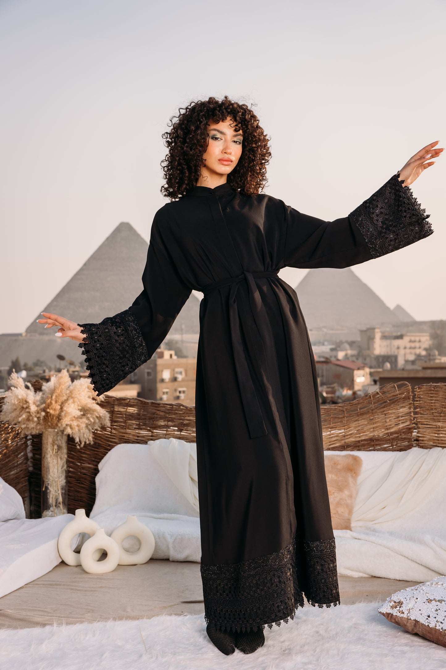 Duntelle abaya in black
