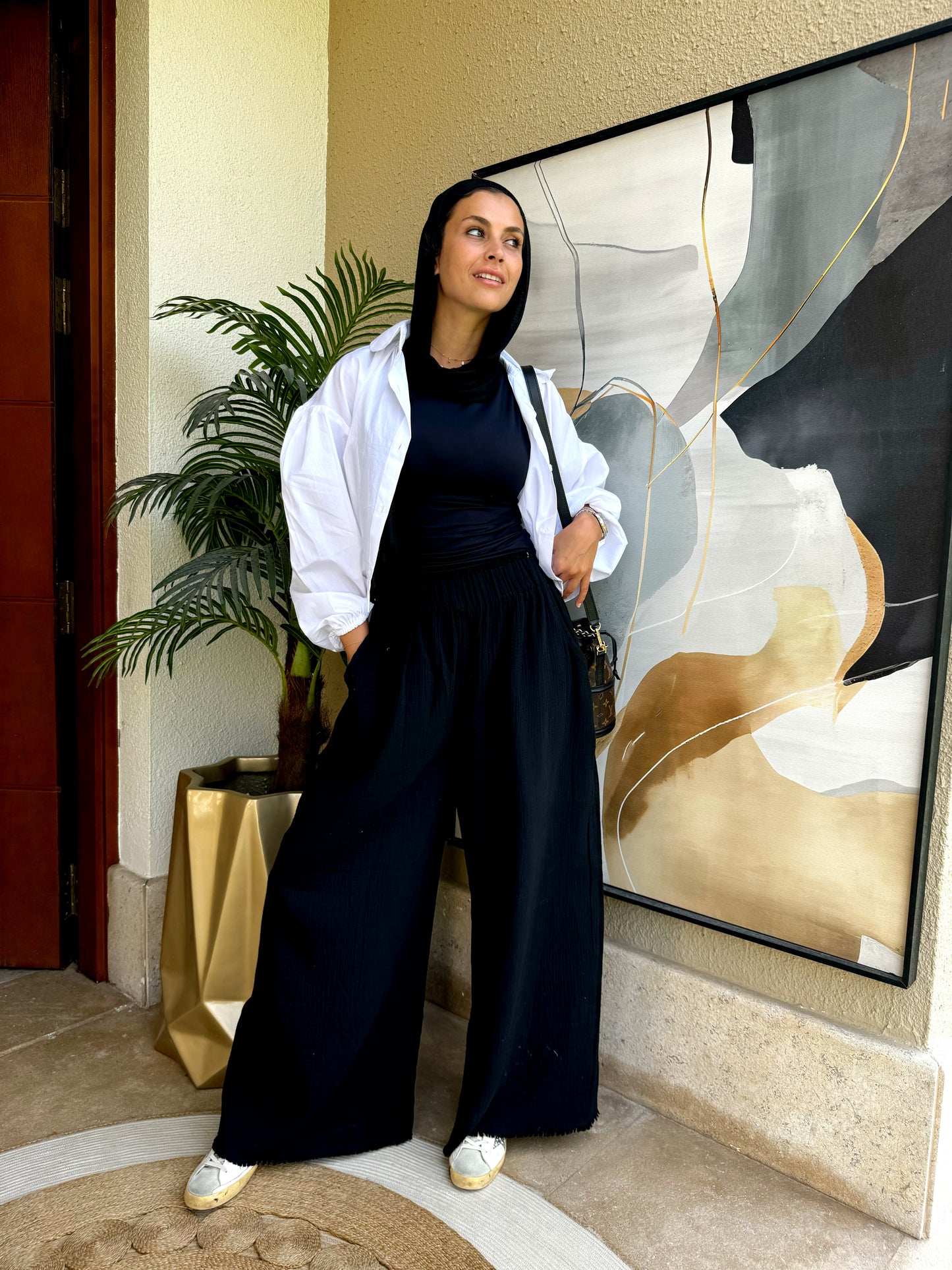 Wide leg pants in black