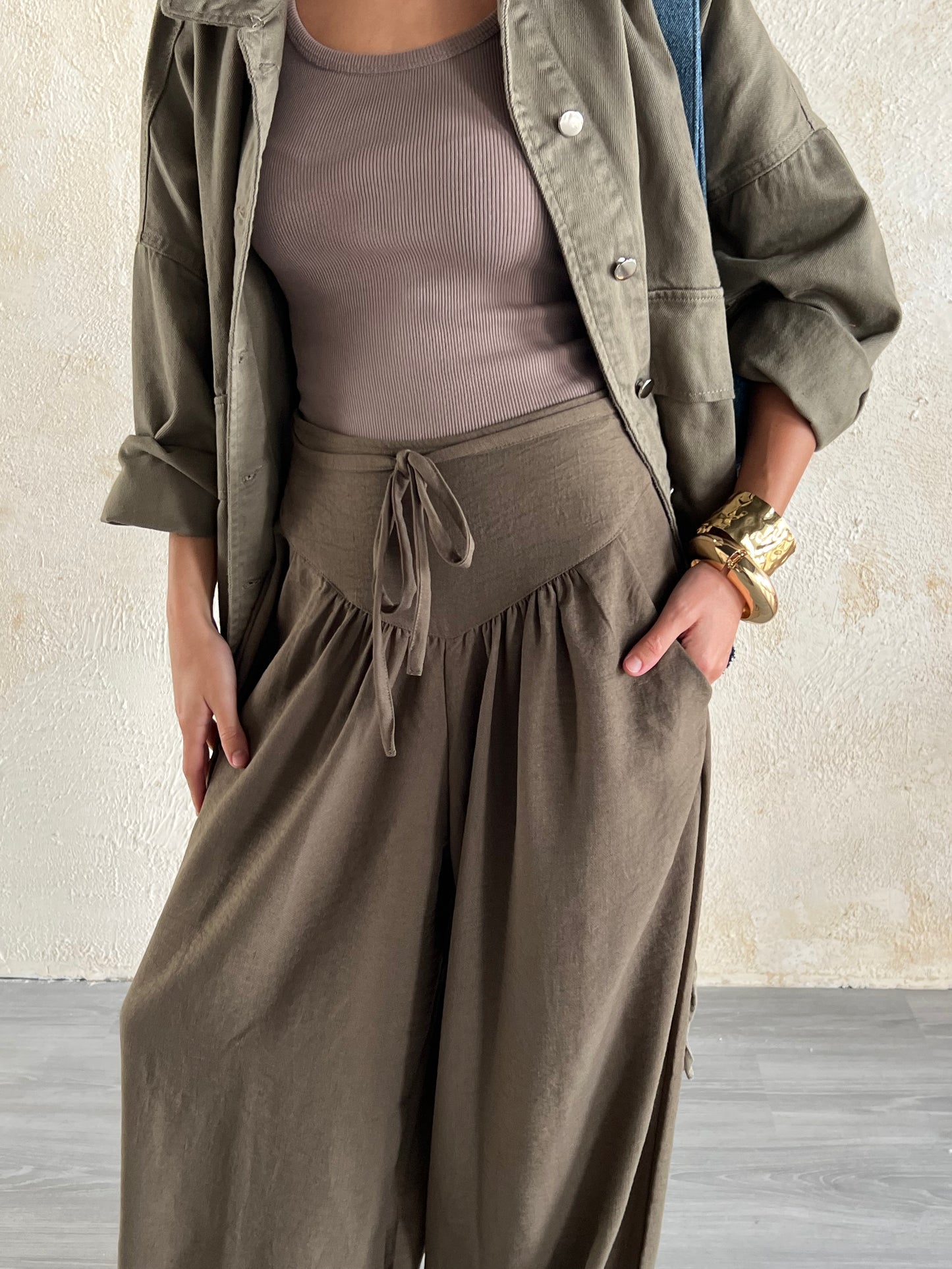 Snatched waist pants in olive