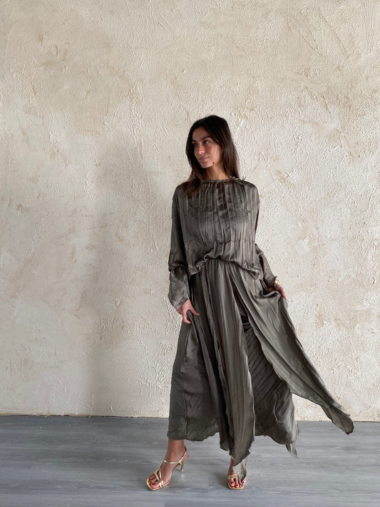 Satin plisse set in Olive