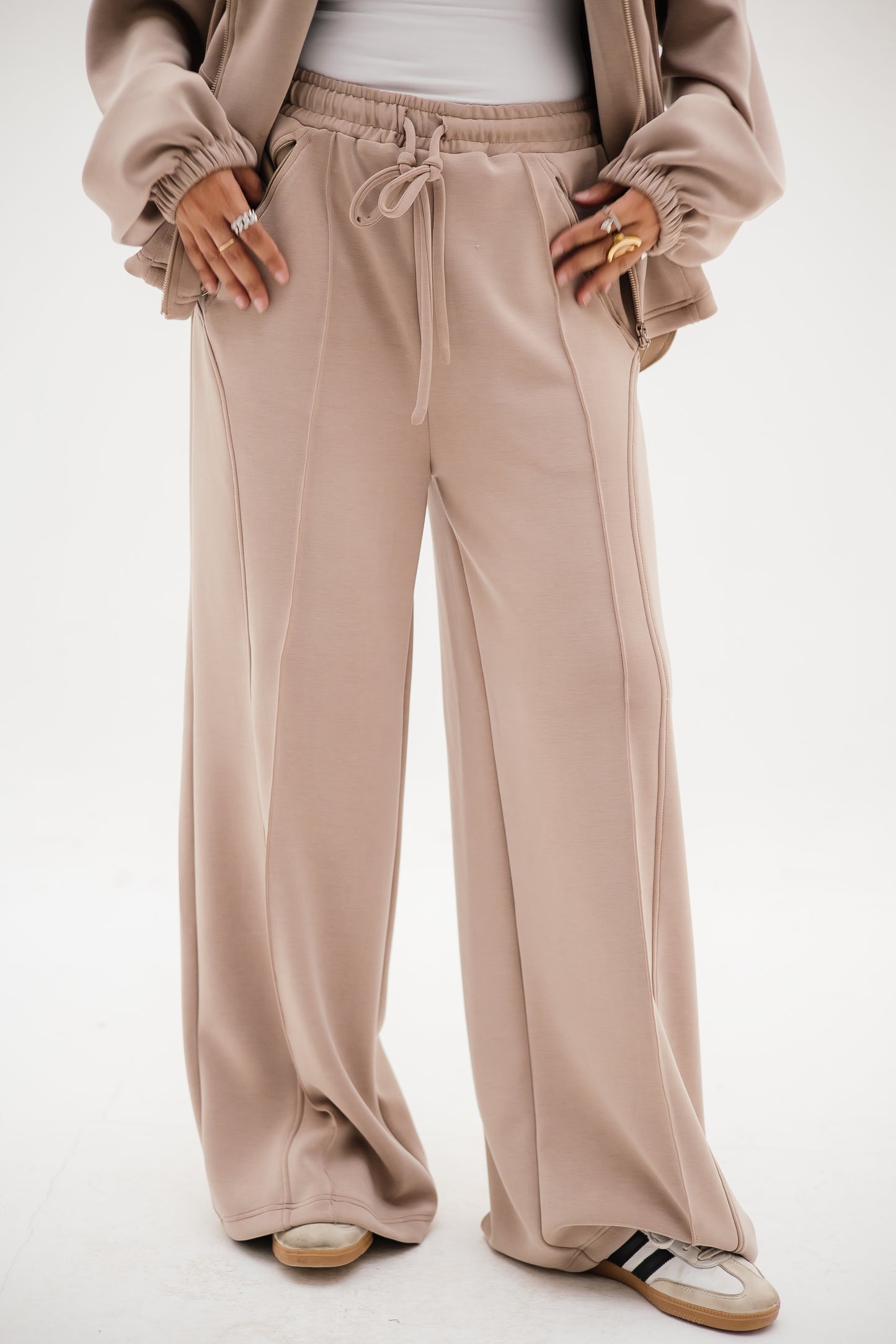 Soft Flow set in Mocha