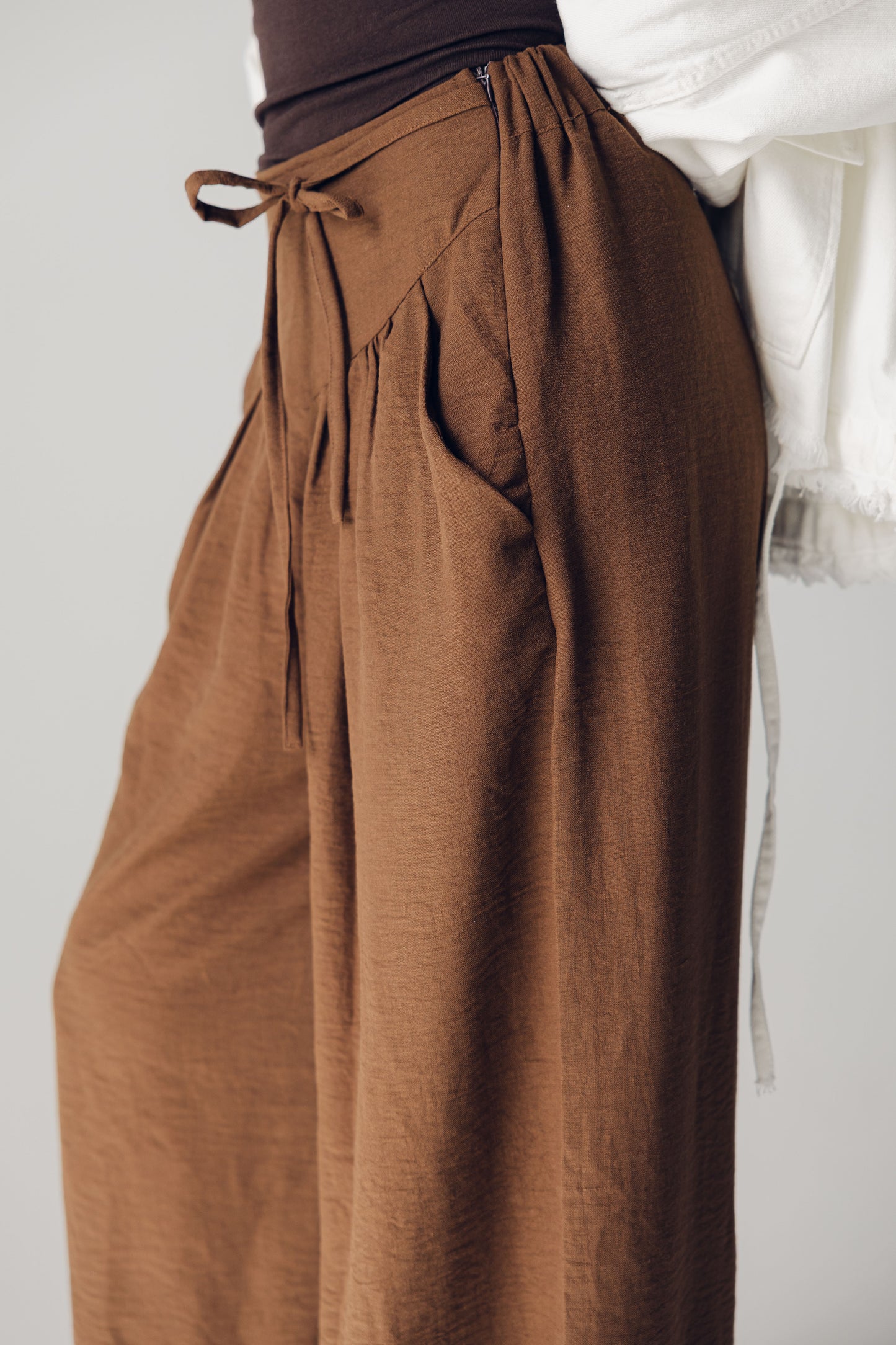 Snatched waist pants in Brown