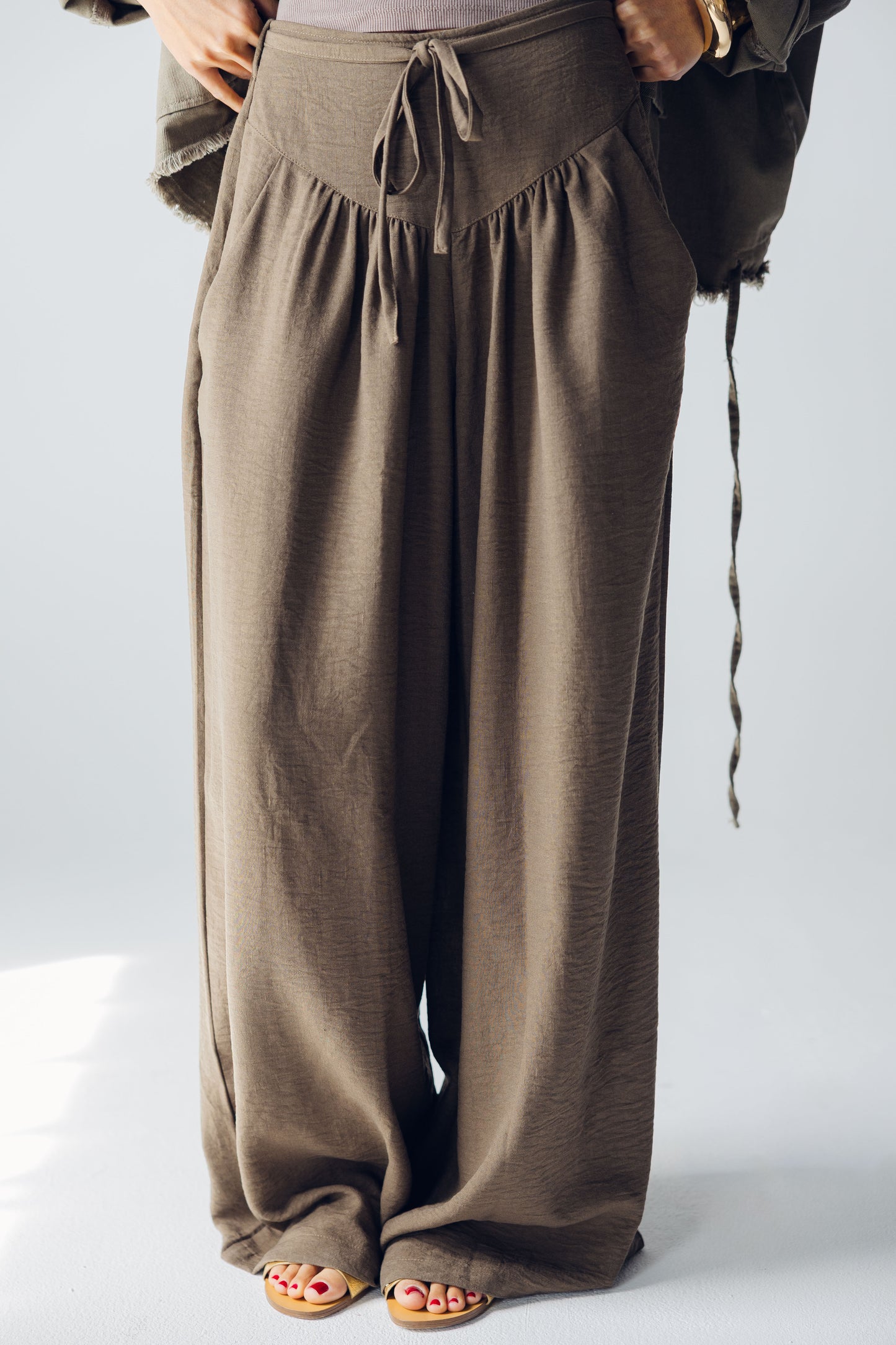 Snatched waist pants in olive