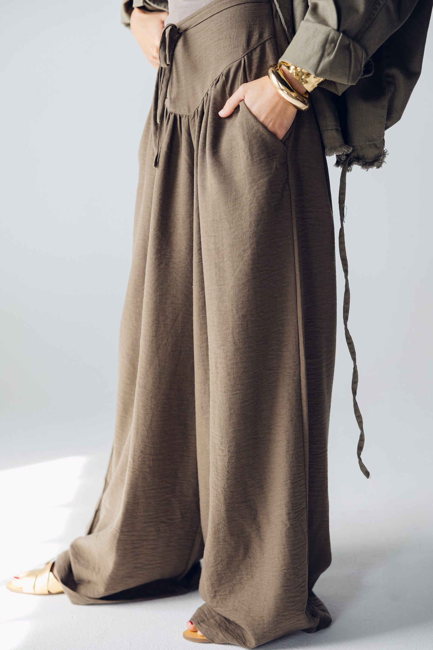 Snatched waist pants in olive