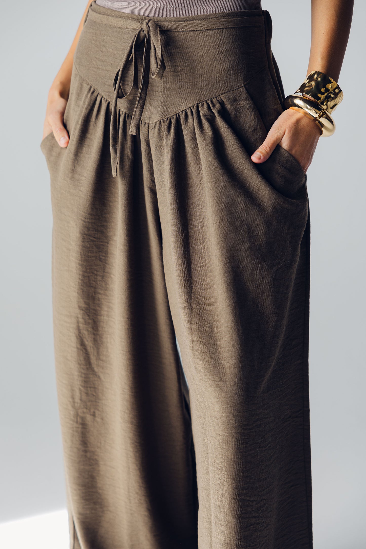 Snatched waist pants in olive