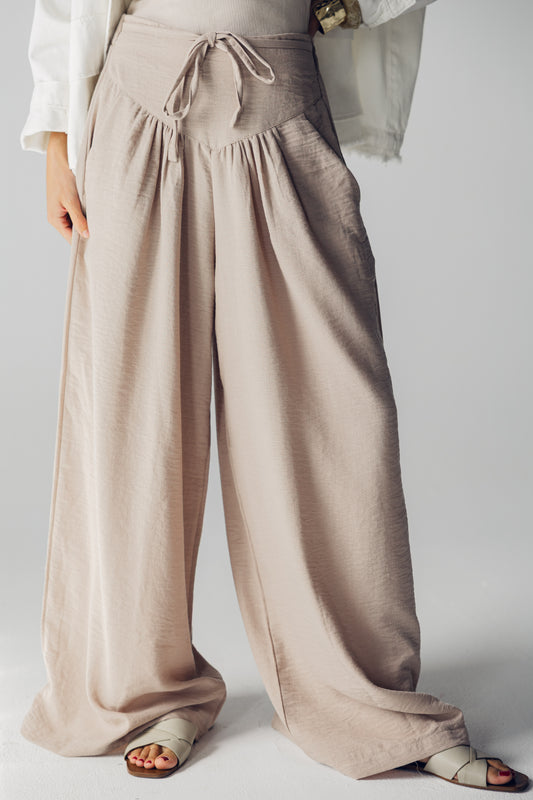Snatched waist pants in Beige