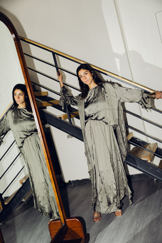 Satin plisse set in Olive