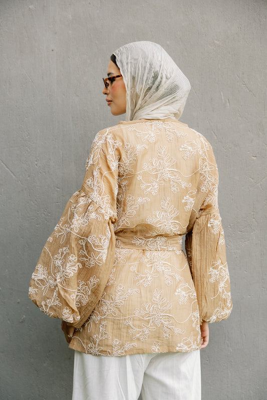 Puffy embroidered cardigan in Café
