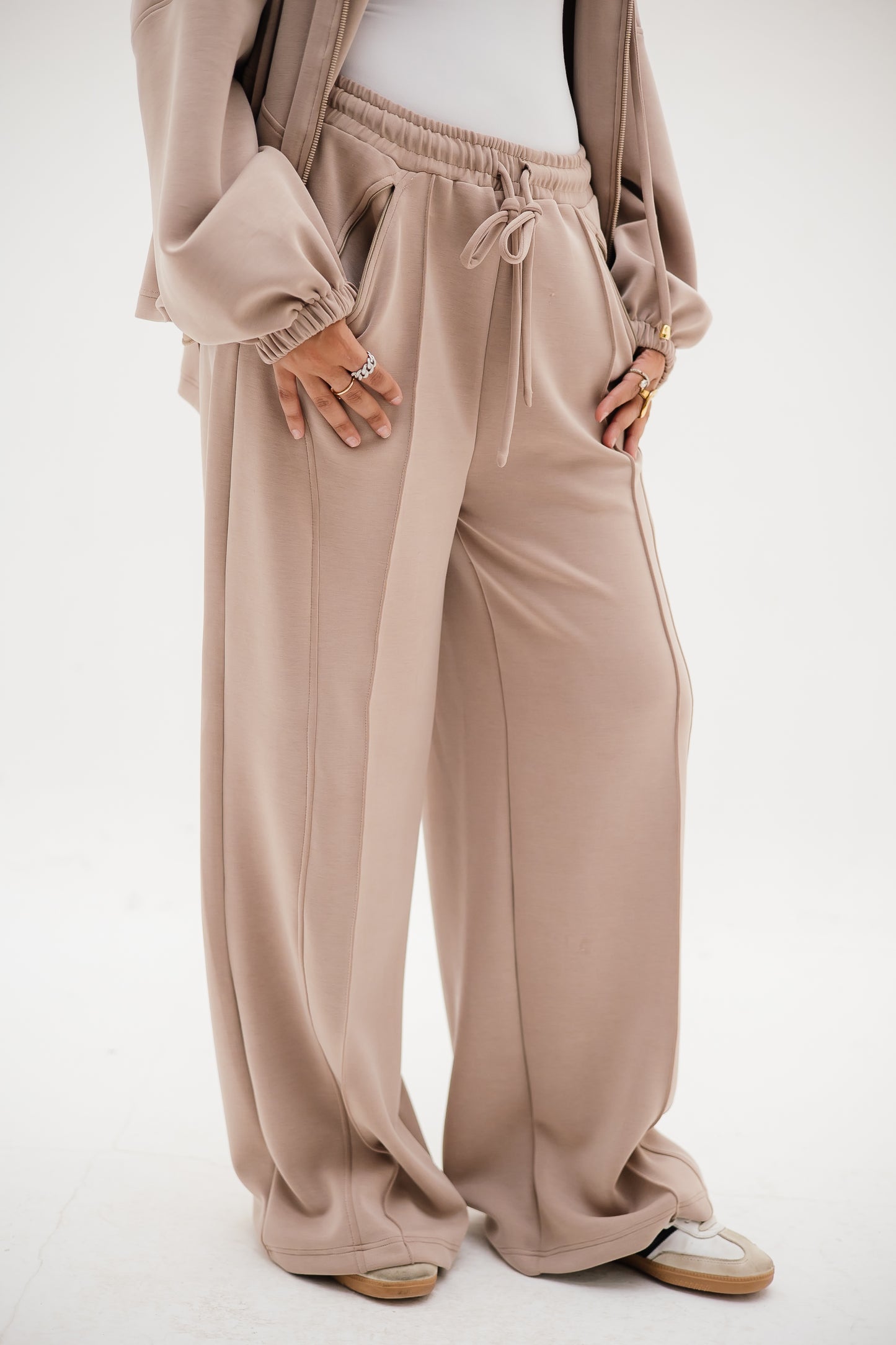 Soft Flow set in Mocha