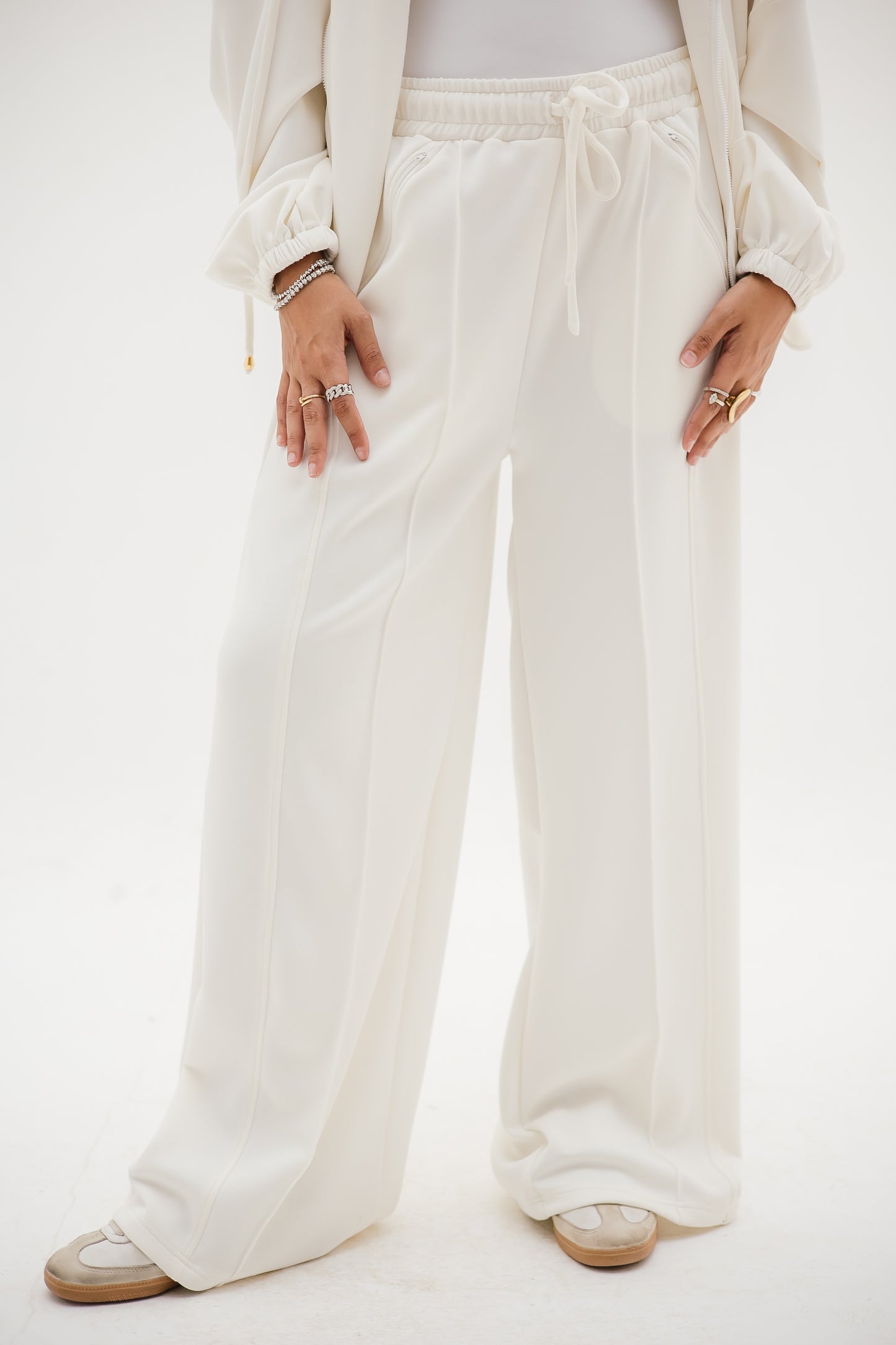 Soft Flow set in White