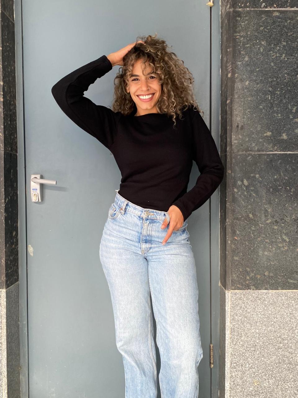 long sleeves basic top in black