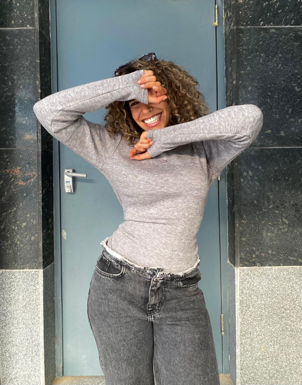 long sleeves basic top in grey