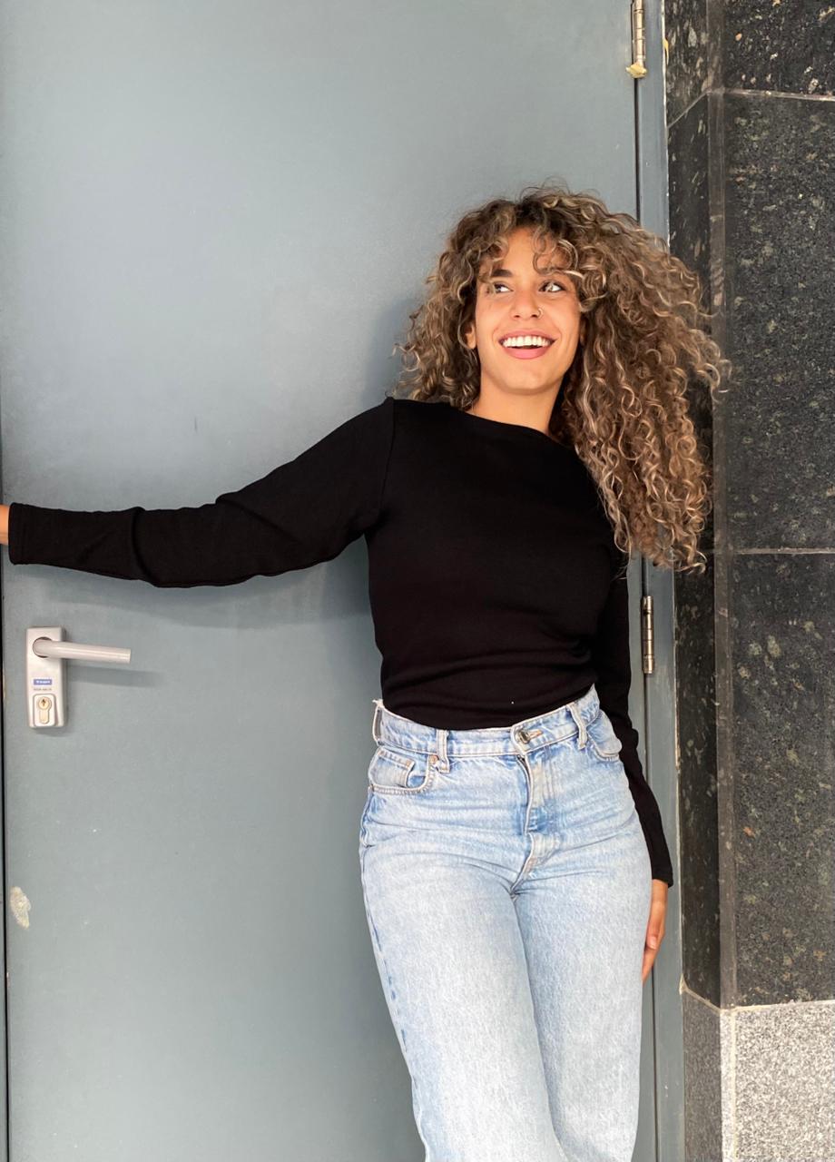 long sleeves basic top in black