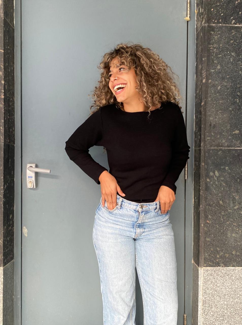 long sleeves basic top in black