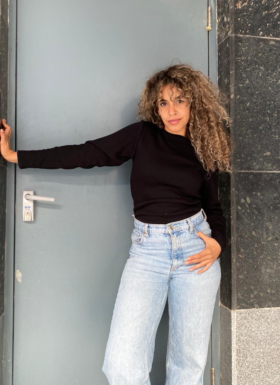 long sleeves basic top in black