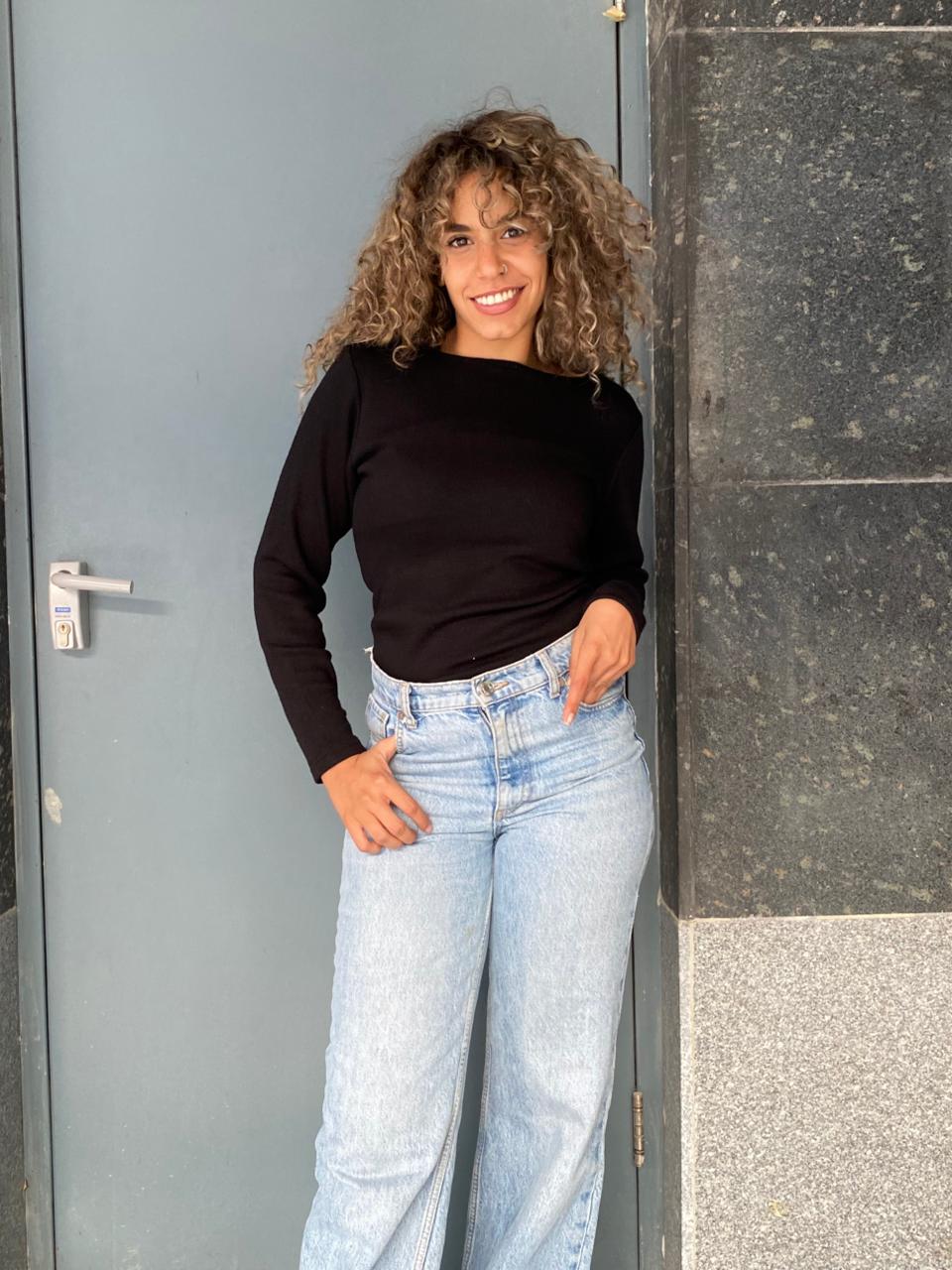 long sleeves basic top in black