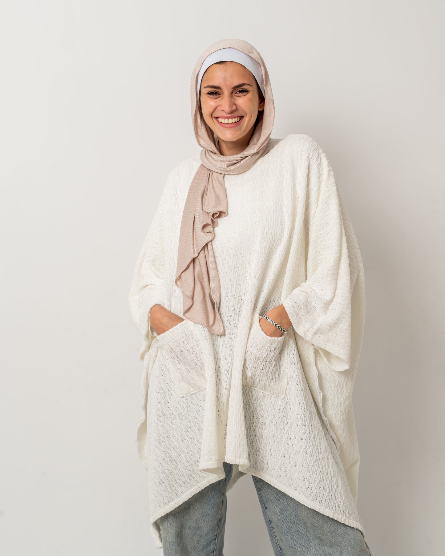 Wool poncho in WHITE